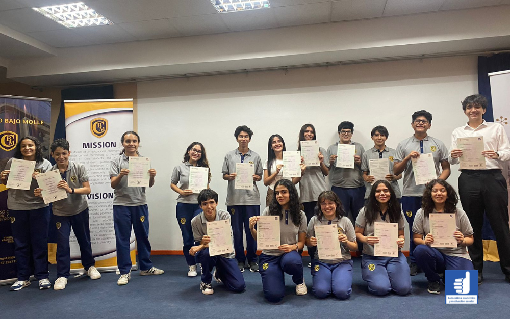 Estudiantes recibieron certificación de la Universidad de Cambridge 