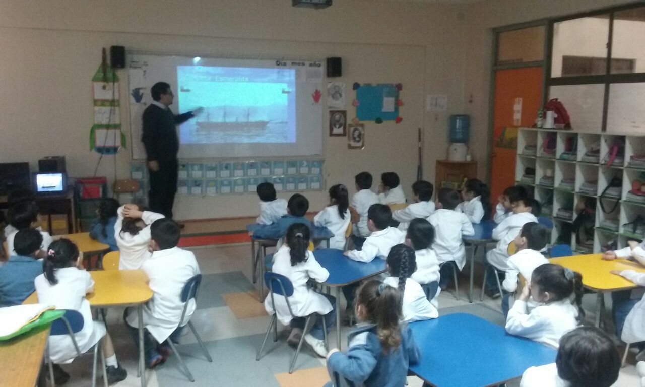Profesor de Historia visita al Kinder en el “Mes del Mar”