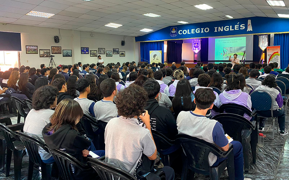 Estudiantes de nuestro colegio participan en charla magistral sobre “Minería Espacial”