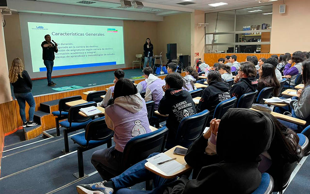 Charla de la Universidad del Desarrollo para nuestros estudiantes de IV° Medio