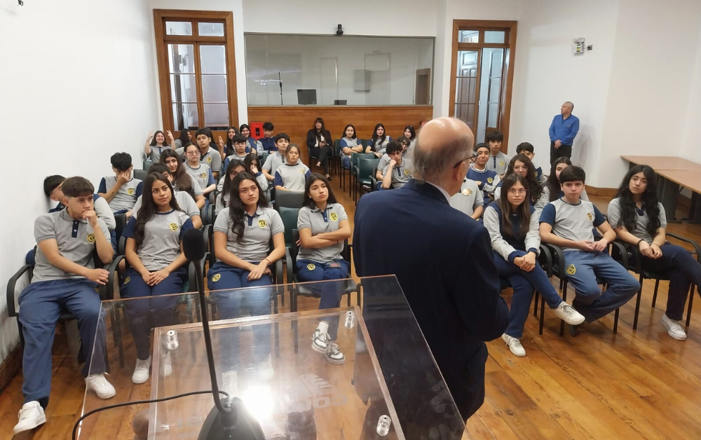 Alumnos del I medio A participaron en charla sobre Huantajaya y los orígenes de la minería en Chile
