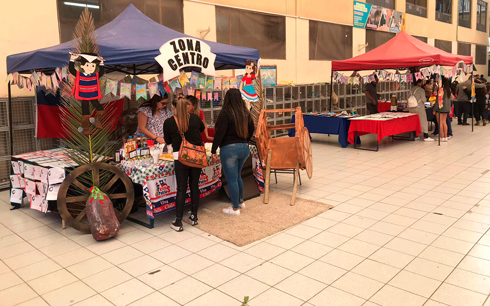 Estudiantes de 1° Básico presentan feria “Recorriendo Chile”