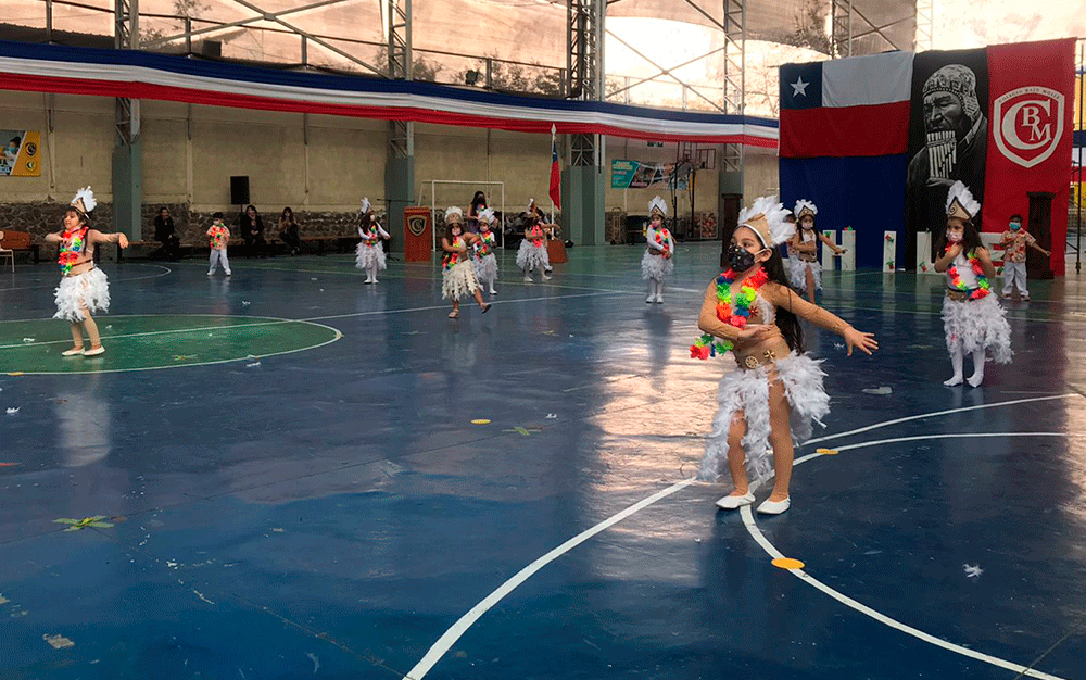 Alumnos y alumnas de nuestros niveles de Kínder de la jornada de la tarde tuvieron su muestra folclórica