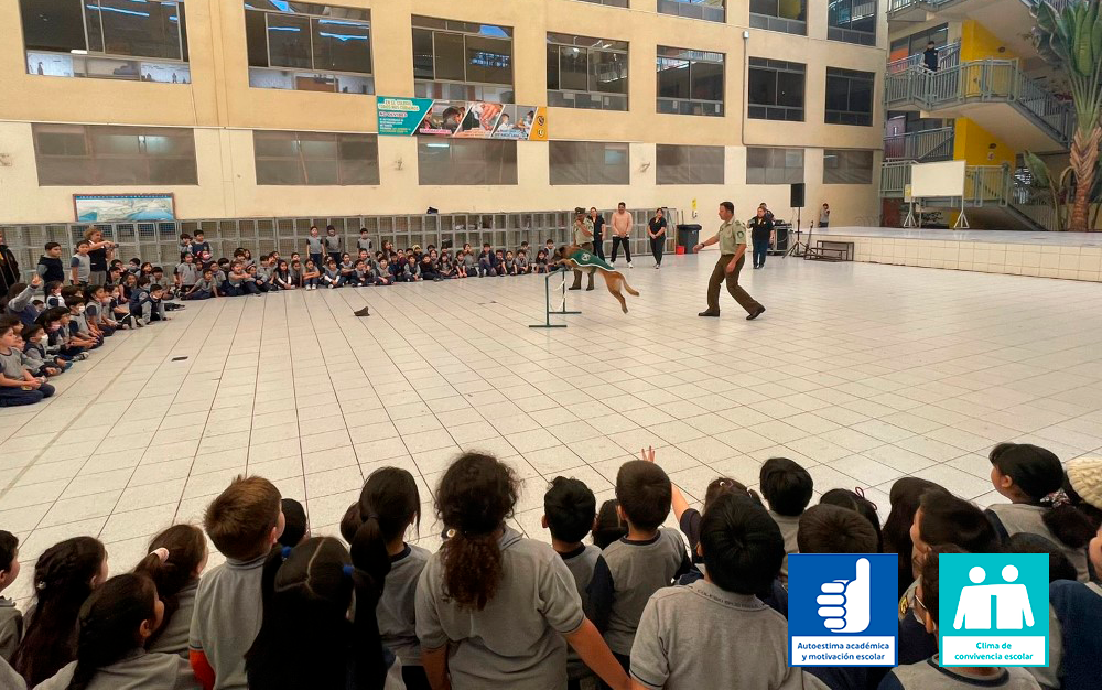Carabineros y sus ágiles perritos visitaron nuestro colegio