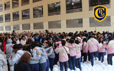Alumnos de IV Medio se despiden del colegio con tradicional campanazo y emotiva ceremonia