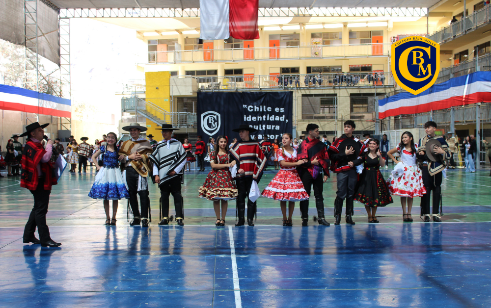 Colegio Bajo Molle celebró semana de presentaciones folclóricas y actos cívicos en el marco de Fiestas Patrias