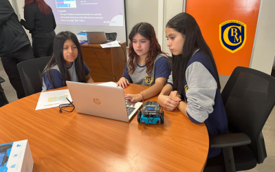 Alumnas de 7° y 8° básico participan en Taller de Robótica en la Universidad de Tarapacá