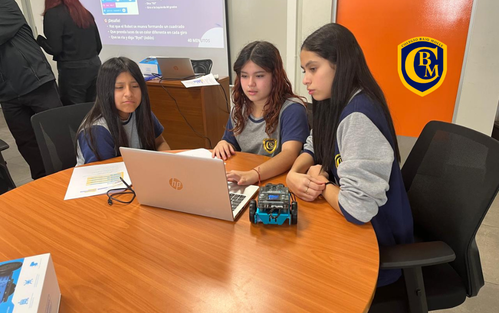 Alumnas de 7° y 8° básico participan en Taller de Robótica en la Universidad de Tarapacá
